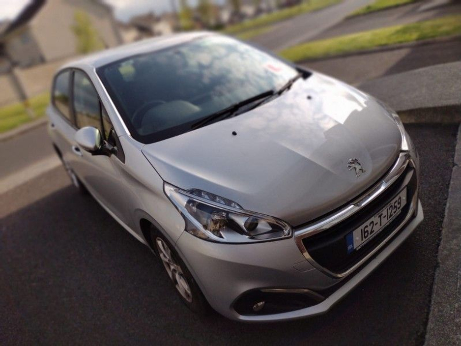 Peugeot 208 1.6 Active Hatchback Diesel Manual (75bhp) — thumbnail 2