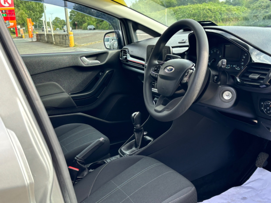 Ford Fiesta 1.1 70PS 5M 4DR ZETEC *FULL SERVICE HISTORY*AA APPROVED* — thumbnail 4
