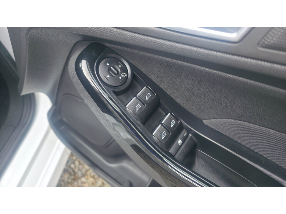 Ford Fiesta — thumbnail 11