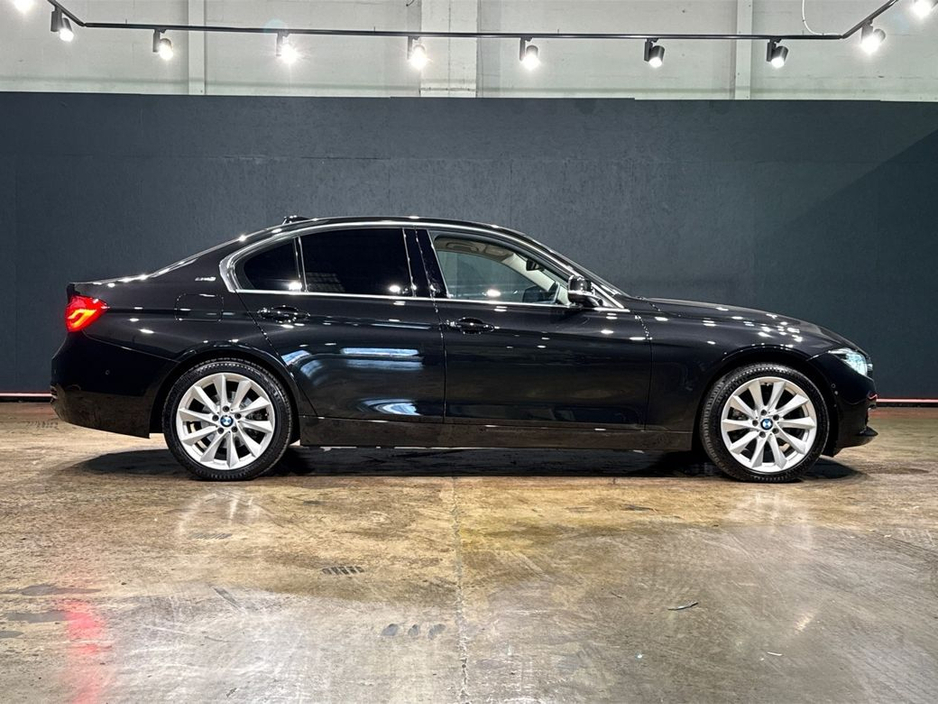 BMW 3 Series 330E HYBRID 2.0 AUTOMATIC - CRUISE CONTROL - FULL WHITE LEATHER UPHOLSTERY - HEATED ELECTRIC SEATS - REVERSE CAMERA/PARKING SENSORS — thumbnail 2