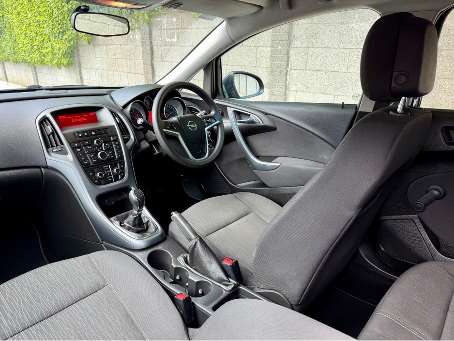 2014 Opel Astra 1.7L Diesel For Sale Images