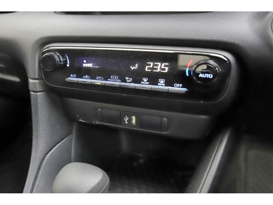 Toyota Yaris 1.5 PETROL HYBRID *REVERSE CAM* — thumbnail 22
