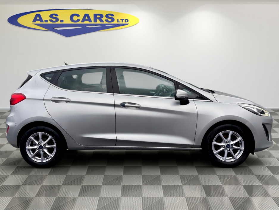 Ford Fiesta 1.1 ZETEC 85PS 5DR — thumbnail 3