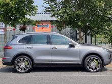 2015 Porsche Cayenne 3L Petrol Plug-in Hybrid For Sale Images
