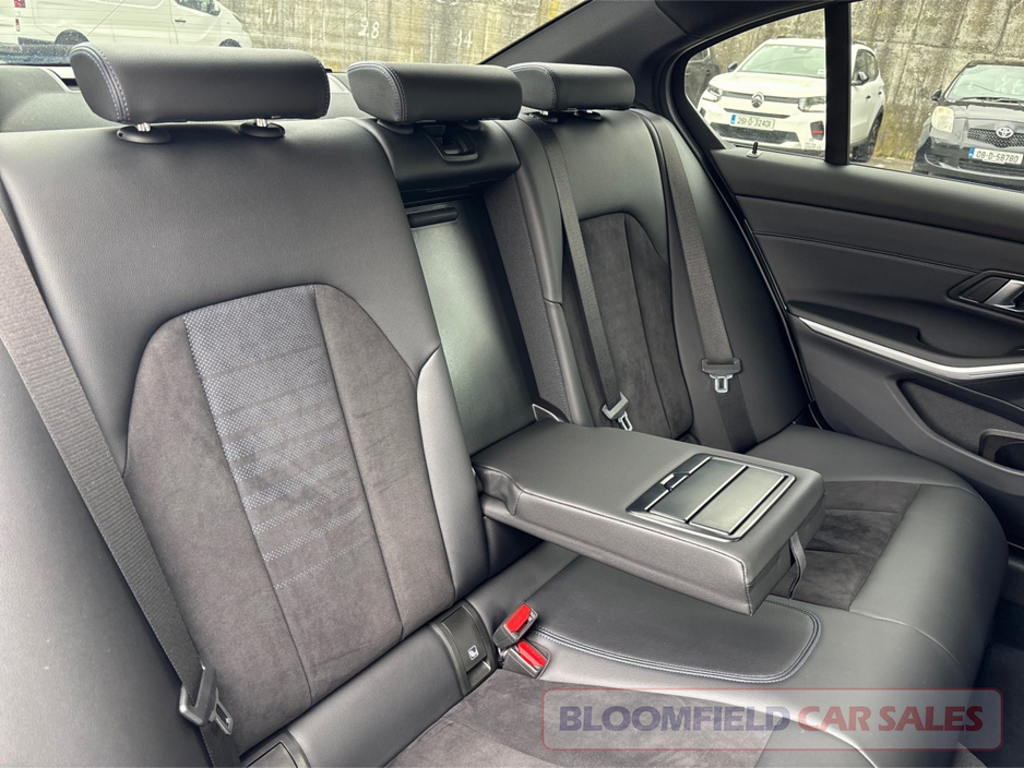 BMW 3 Series ** DEPOSIT TAKEN** 320D MSPORT , AUTO // ULTRA LOW MILEAGE — thumbnail 32