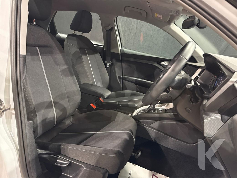 Audi A1 1.0 TFSI ADVANCED AUTOMATIC - WHITE/BLACK TWO TONE - FACTORY ALLOYS - LED HEADLIGHTS - HEATED SEATS - REAR CAMERA — thumbnail 14