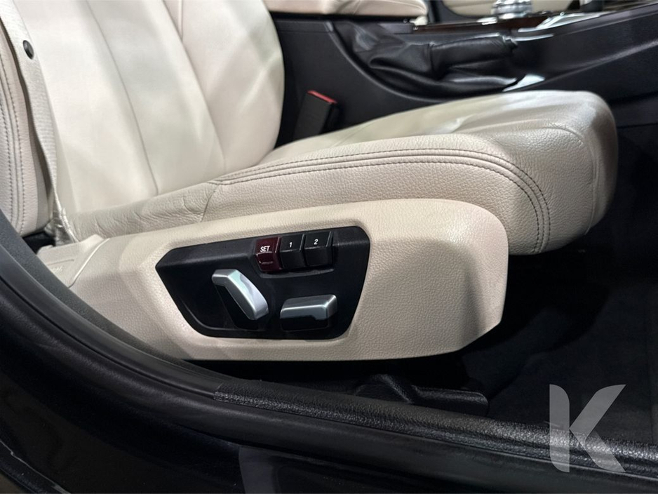 BMW 3 Series 330E HYBRID 2.0 AUTOMATIC - CRUISE CONTROL - FULL WHITE LEATHER UPHOLSTERY - HEATED ELECTRIC SEATS - REVERSE CAMERA/PARKING SENSORS — thumbnail 18