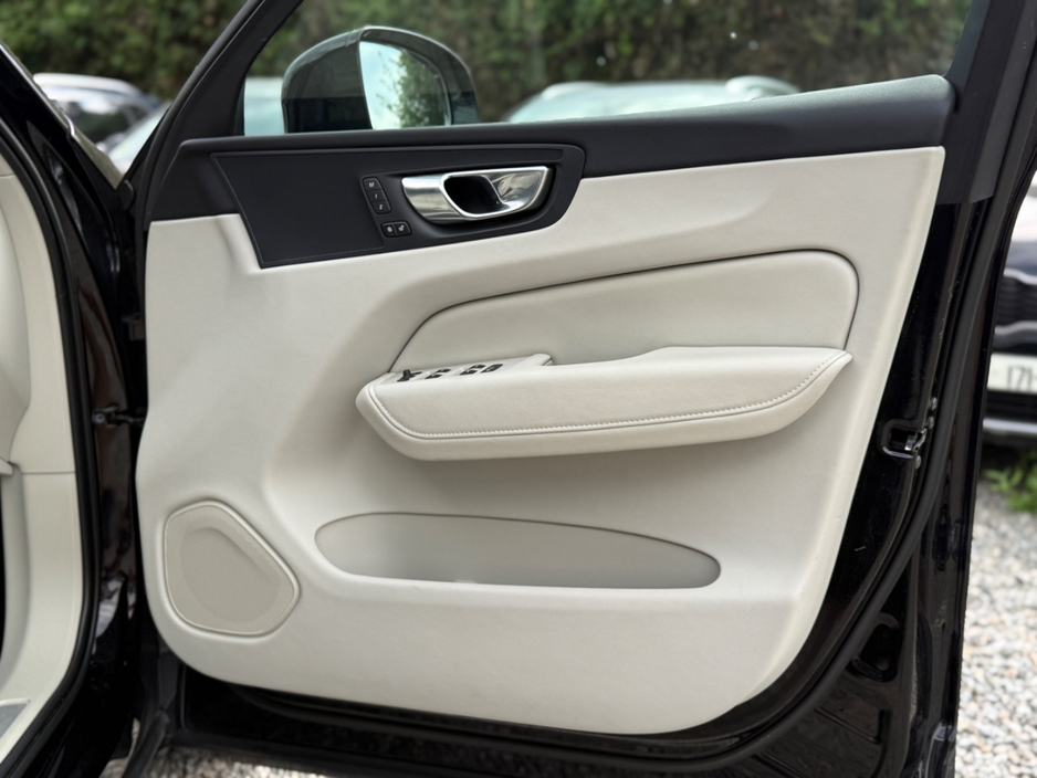 2023 Volvo XC60 2L Petrol Plug-in Hybrid For Sale Images