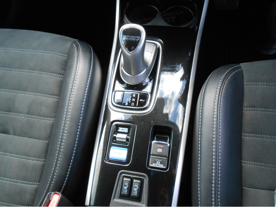 2018 Mitsubishi Outlander 2.4L Petrol Plug-in Hybrid For Sale Images