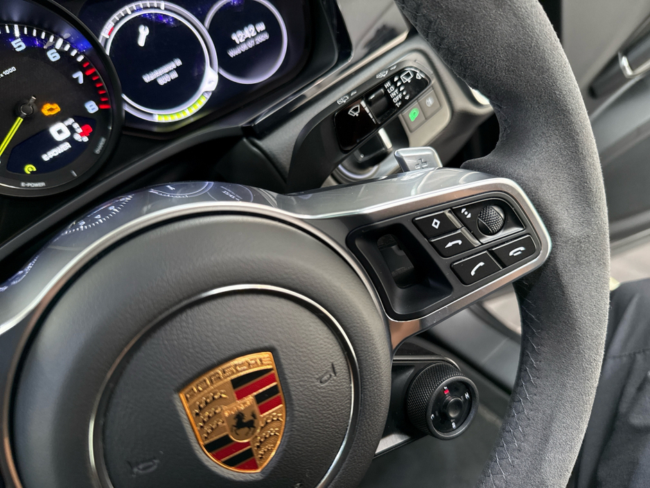 2022 Porsche Cayenne 3L Petrol Plug-in Hybrid For Sale Images