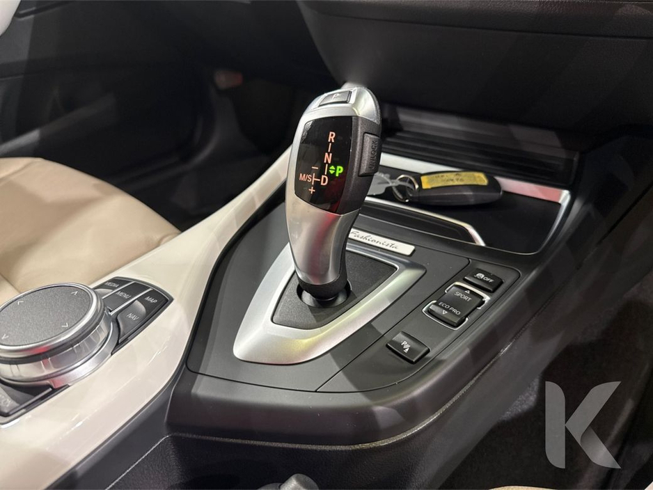 BMW 1 Series FASHIONISTA EDITION - 1.5 AUTOMATIC - UPGRADED ALLOYS - LEATHER TRIM - CRUISE CONTROL - REAR CAMERA — thumbnail 19