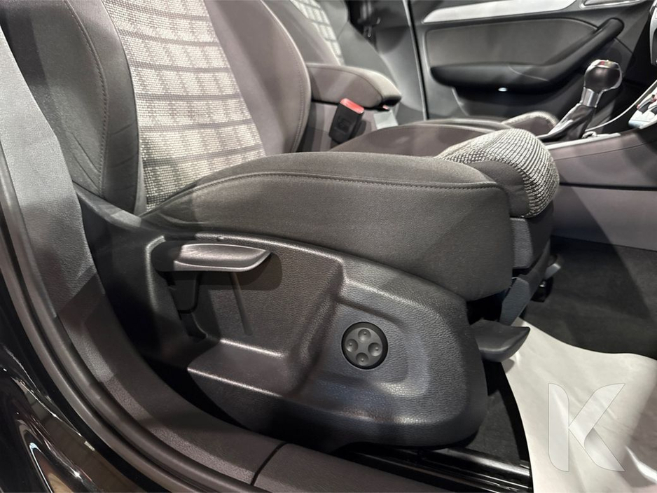 Audi Q3 1.4TFSI SPORT - FACTORY ALLOYS - SPORT SEATS - REAR CAMERA - MULTI FUNCTION STEERING WHEEL - — thumbnail 27