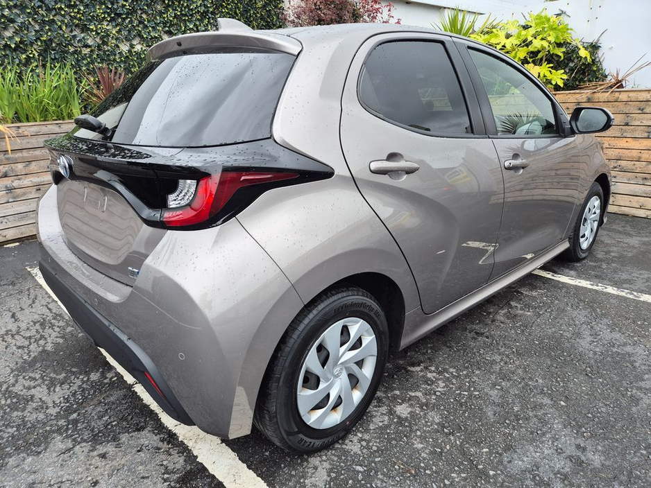 Toyota Yaris 1.5 HYBRID / X SPEC / BEST SMALL CAR ON THE ROAD / TAX €150 — thumbnail 6