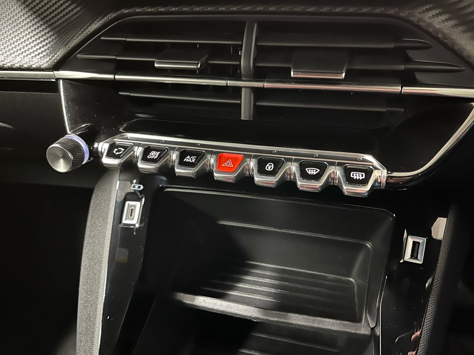 Peugeot 2008 Active Premium+ EV 50kWh 136BHP - Parking Sensors - Climate Control - - Auto Lights/Wipers - Apple CarPlay/Android Auto — thumbnail 7