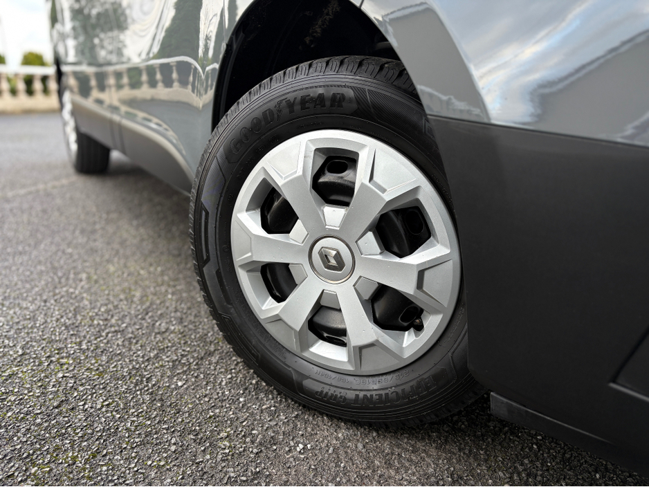 2022 Renault Trafic 2L Diesel For Sale Images