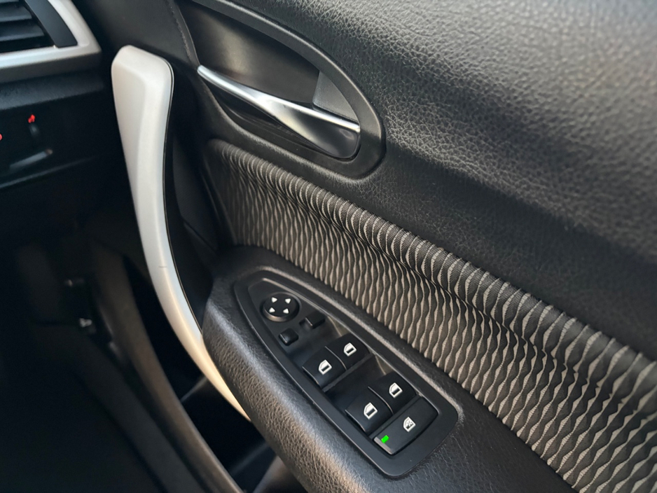 BMW 1 Series 5DR AUTO LOW MILAGE — thumbnail 22