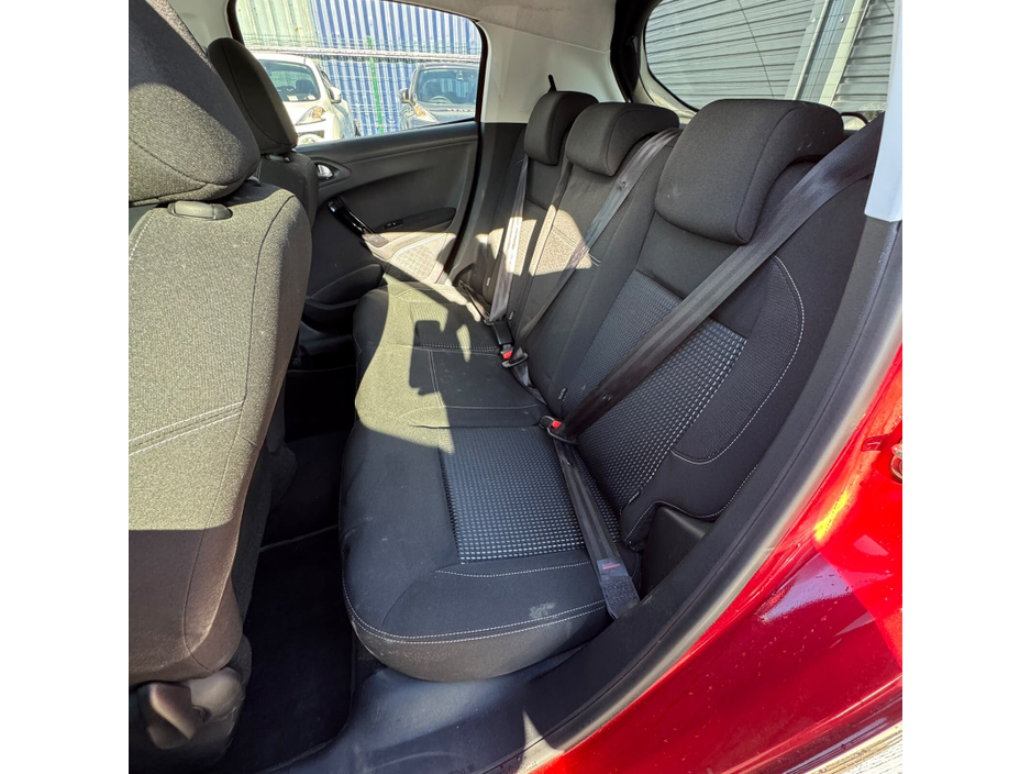 Peugeot 208 — thumbnail 31