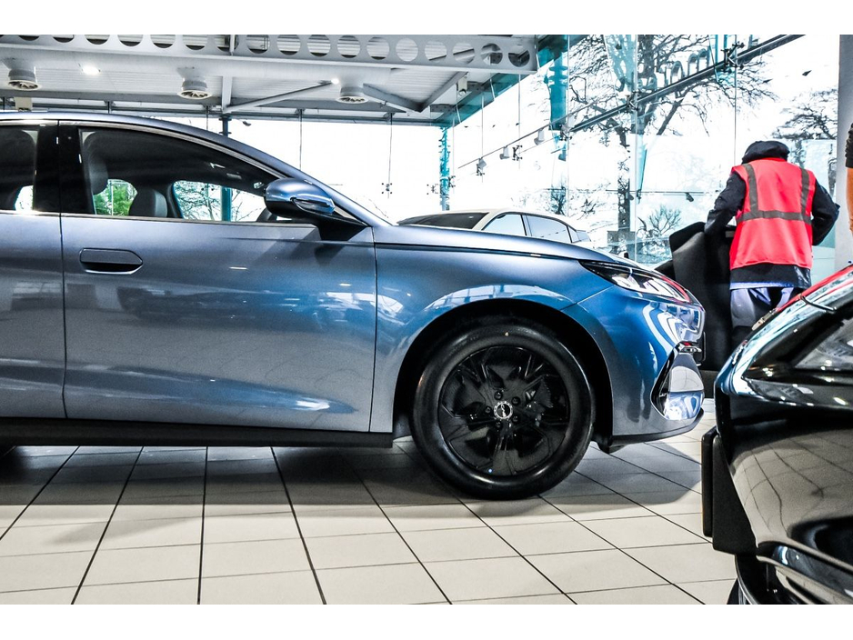 BYD Seal 6 Boost Plug in Hybrid Saloon — thumbnail 5