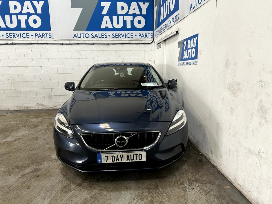 2018 Volvo V40 2L Diesel For Sale Images