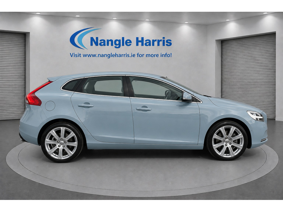 2017 Volvo V40 2L Diesel For Sale Images