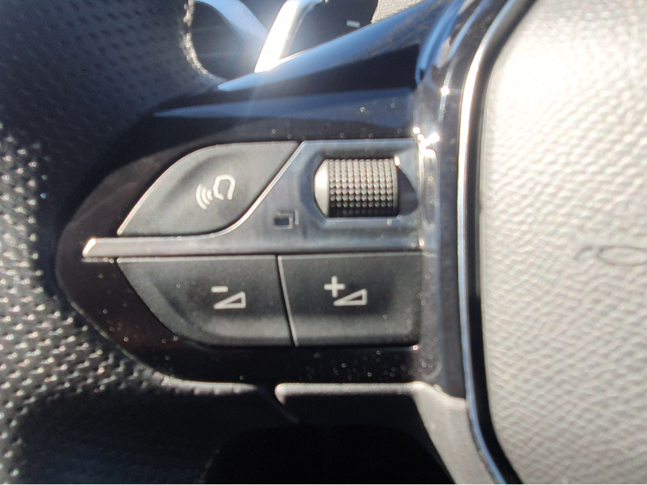 2022 Peugeot 3008 1.6L Petrol Plug-in Hybrid For Sale Images