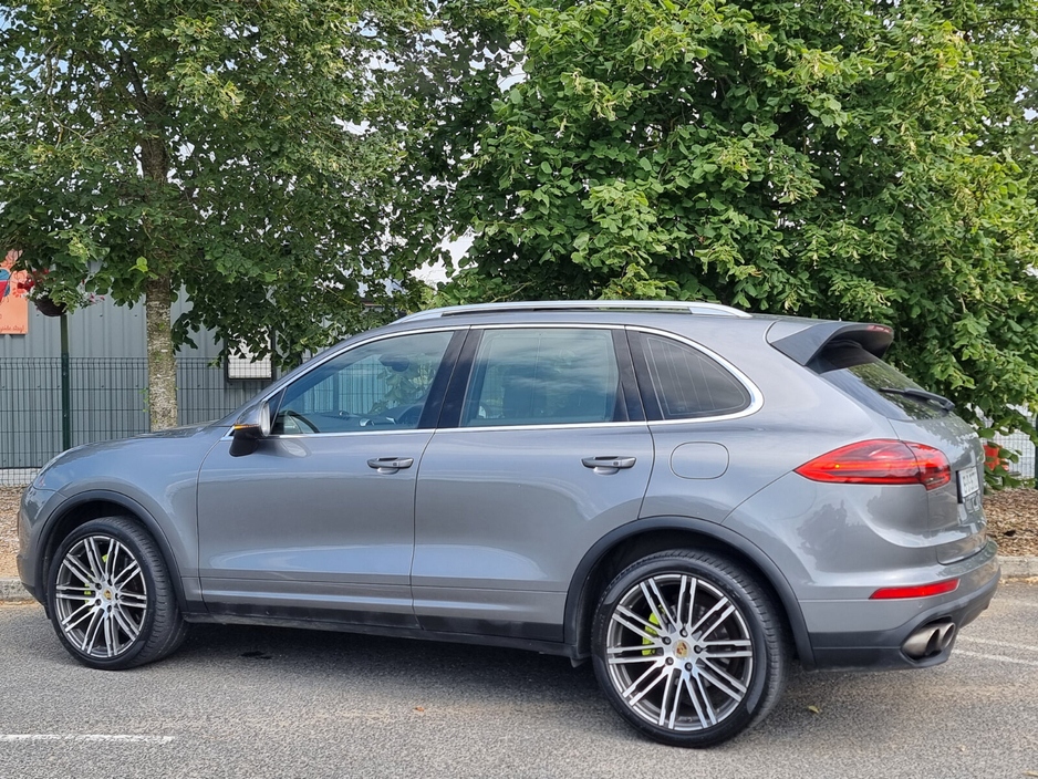2015 Porsche Cayenne 3L Petrol Plug-in Hybrid For Sale Images