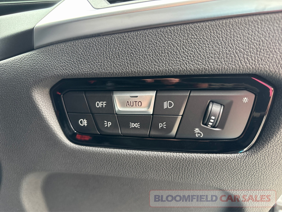 BMW 3 Series ** DEPOSIT TAKEN** 320D MSPORT , AUTO // ULTRA LOW MILEAGE — thumbnail 25