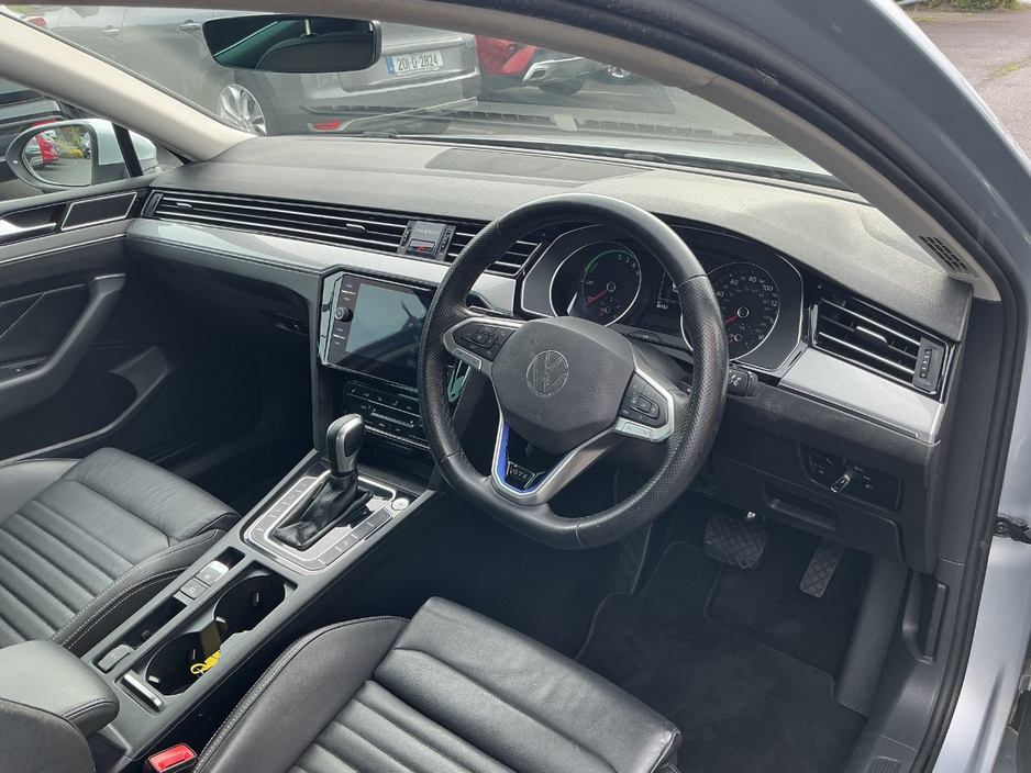 2022 Volkswagen Passat 1.4L Hybrid For Sale Images