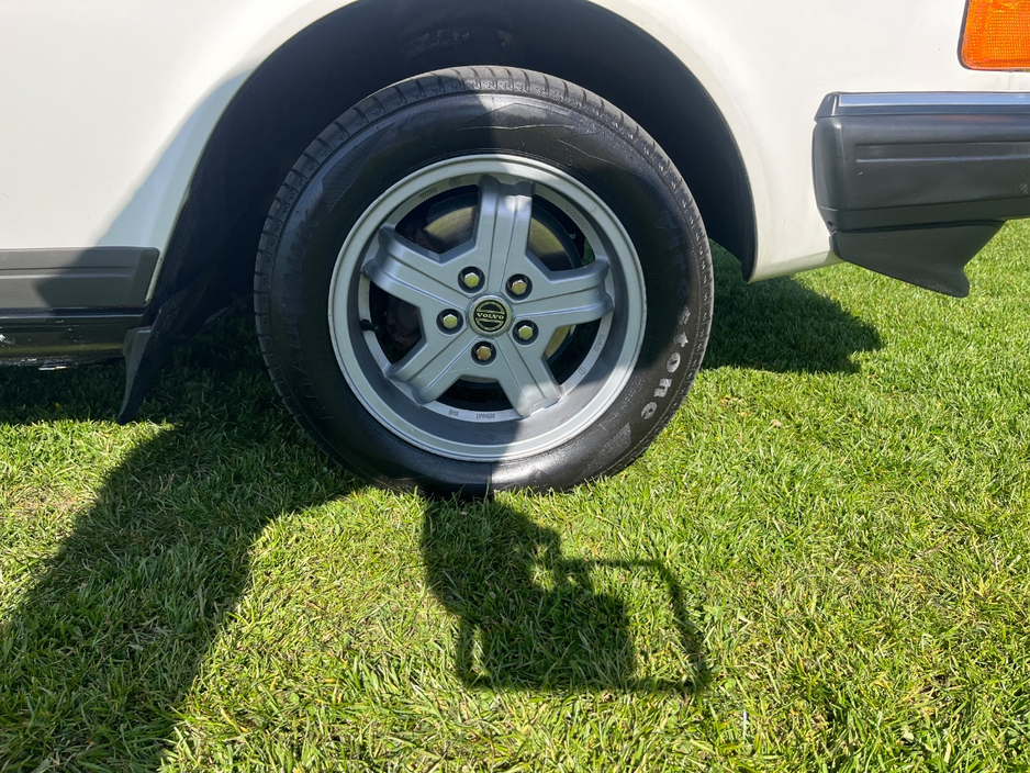 1991 Volvo 240 2.3L Petrol For Sale Images