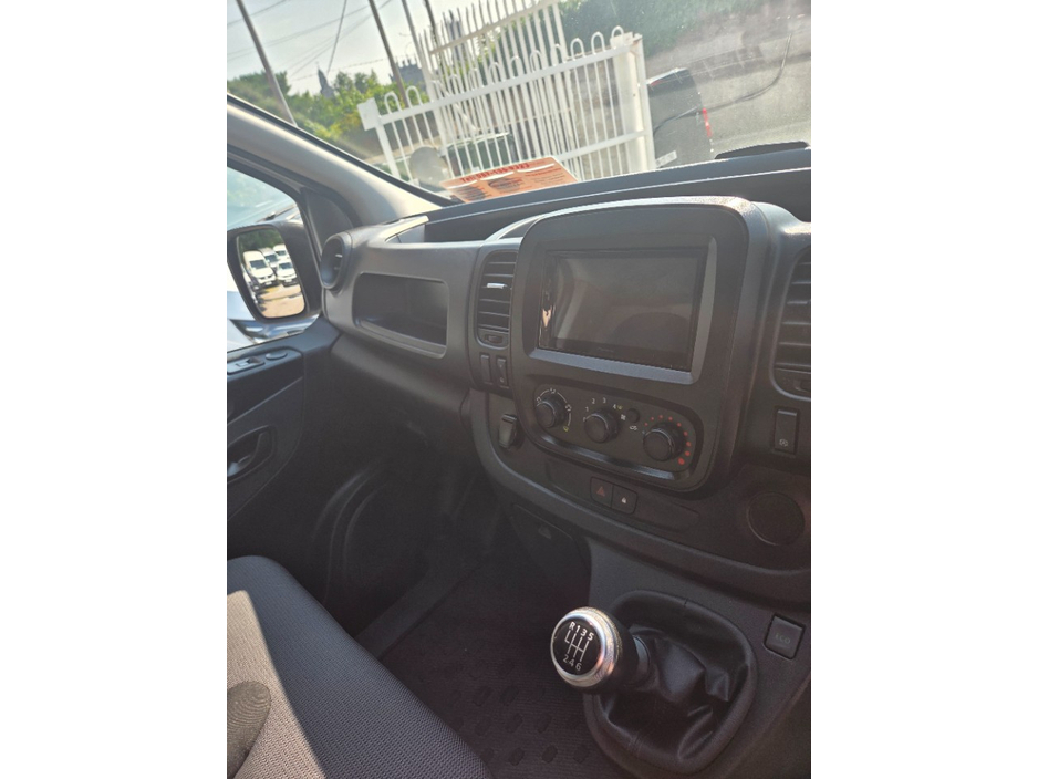 2021 Renault Trafic 2L Diesel For Sale Images