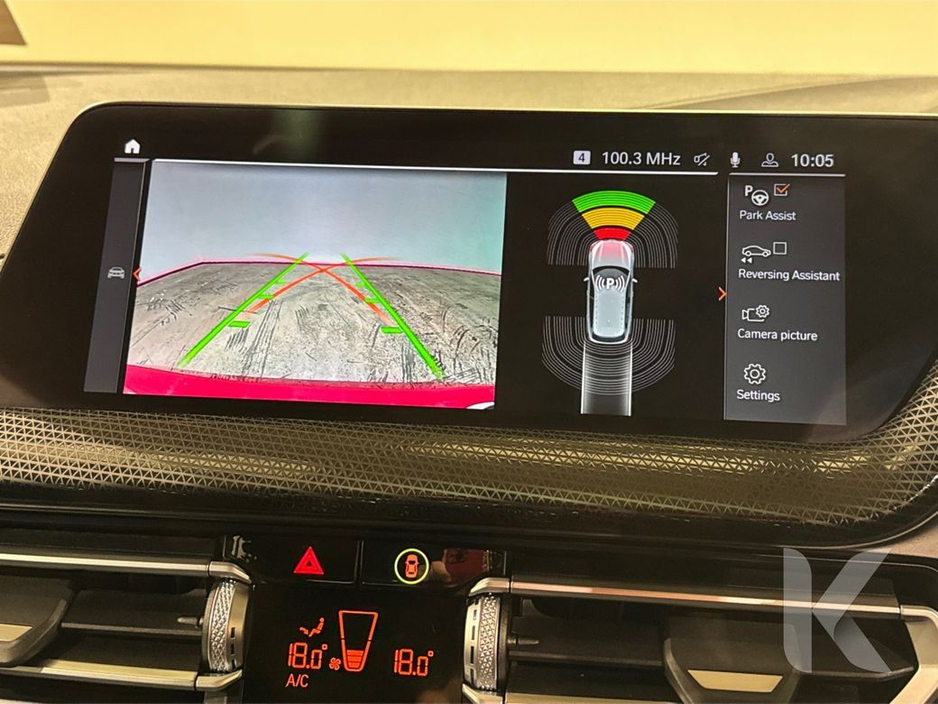BMW 1 Series 1.5 AUTOMATIC - ELECTRIC TAILGATE - MULTI FUNCTION STEERING WHEEL - CRUISE CONTROL - REVERSE CAMERA - ELECTRIC SEATS — thumbnail 22