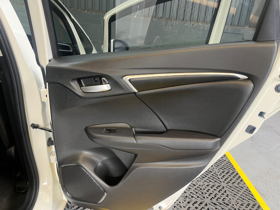 Honda Fit DAA-GP6 HYBRID 5DR AUTO — thumbnail 15
