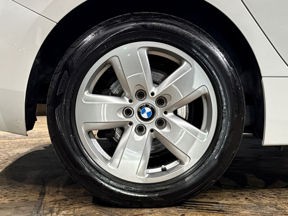 BMW 1 Series 1.5 AUTOMATIC - ALLOY WHEELS - CRUISE CONTROL - DRIVING ASSIST - ELECTRIC SEATS - REAR CAMERA - MULTI FUNCTION STEERING WHEEL — thumbnail 10