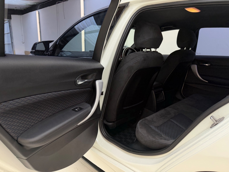 BMW 1 Series 118D 2.0 DIESEL M-SPORT PRO PLUS M-PERFORMANCE AUTOMATIC // M3 CS ALLOY PACKAGE INCLUDED // ALPINE WHITE METALLIC // LED MATRIX LIGHTING // LANE DEPARTURE ASSIST // PRO MEDIA PACK // CRUISE CONTROL — thumbnail 24