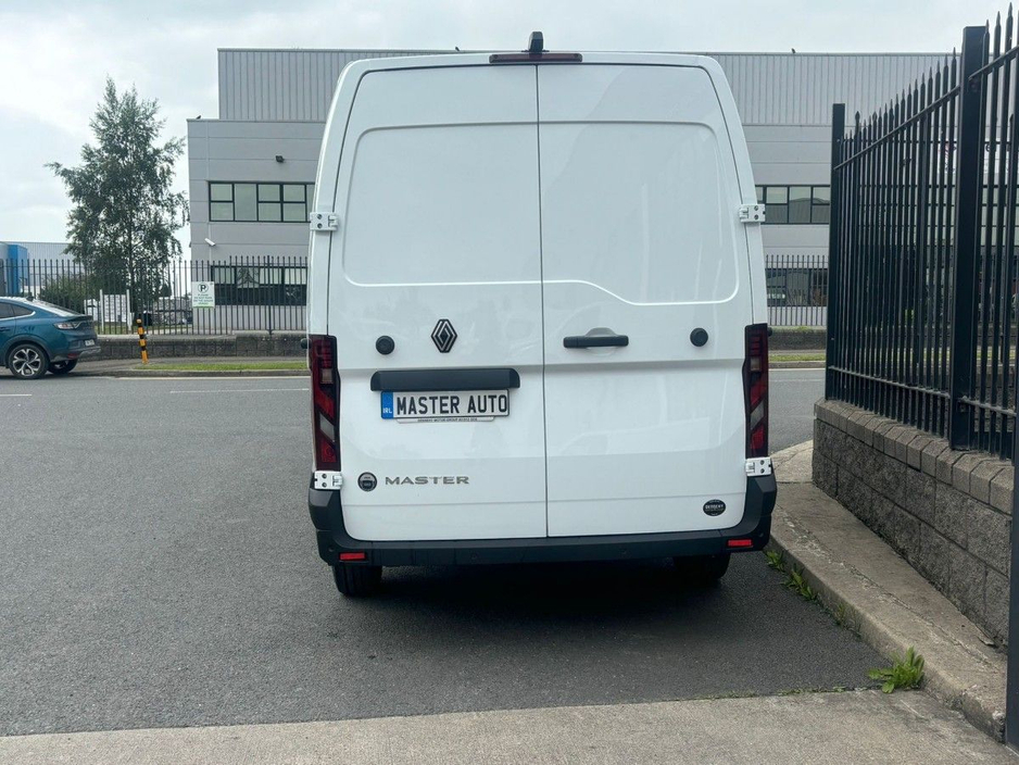 2025 Renault Master 2L Diesel For Sale Images