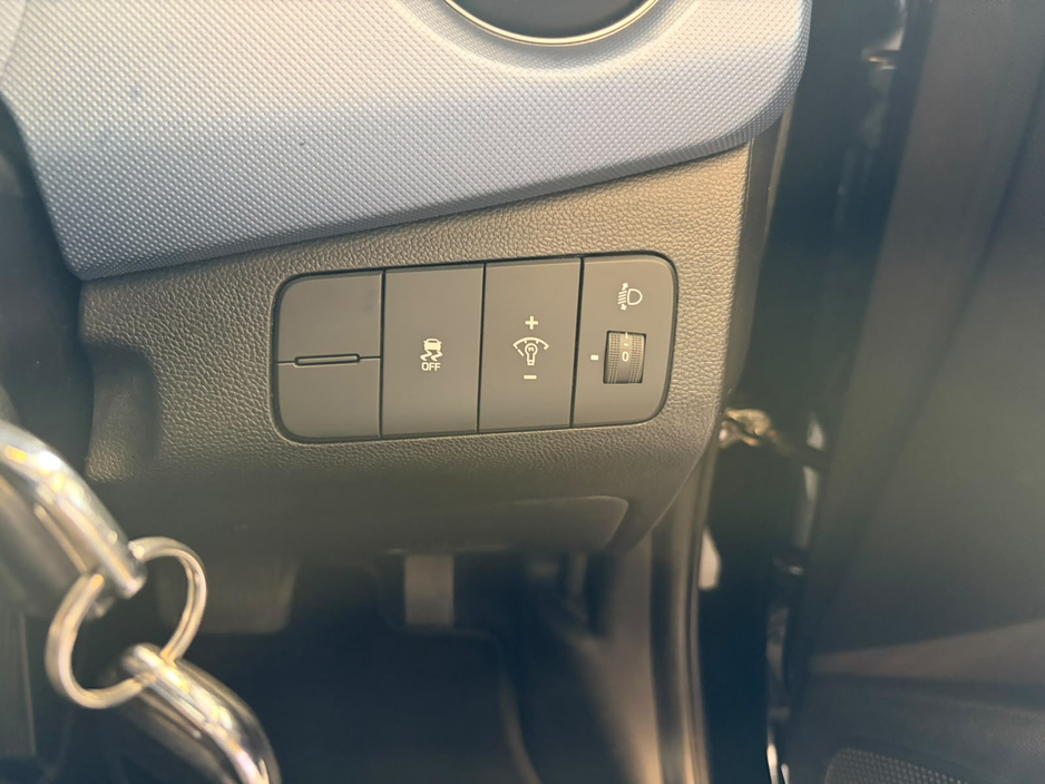 Hyundai i10 1.0 Deluxe Auto 4DR. Irish Car, NCT & TAX, 2Keys, Bluetooth, MFSW, Air Conditioning, Irish Radio, Alloy Wheels, Folding Rear Seats, Luggage Cover, USB/AUX and more. — thumbnail 26
