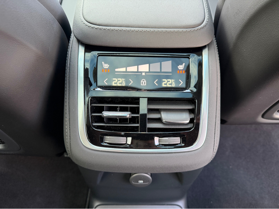 2025 Volvo XC90 2L Petrol Plug-in Hybrid For Sale Images