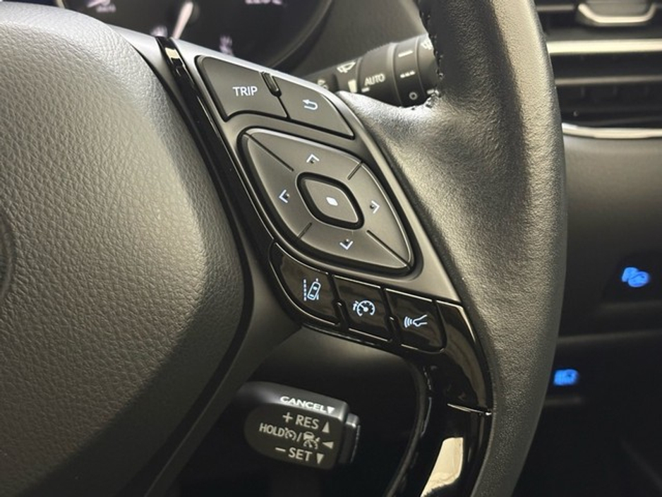 Toyota C-HR Hybrid Sol — thumbnail 17
