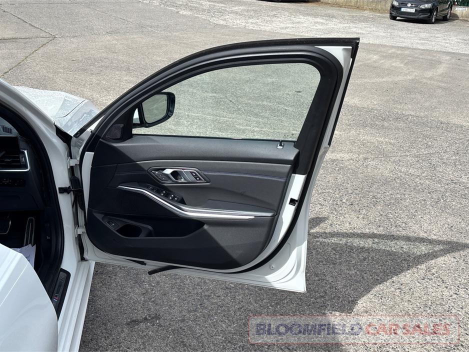 BMW 3 Series X-DRIVE, M-SPORT TOURING , AUTO // LOW MILEAGE — thumbnail 29