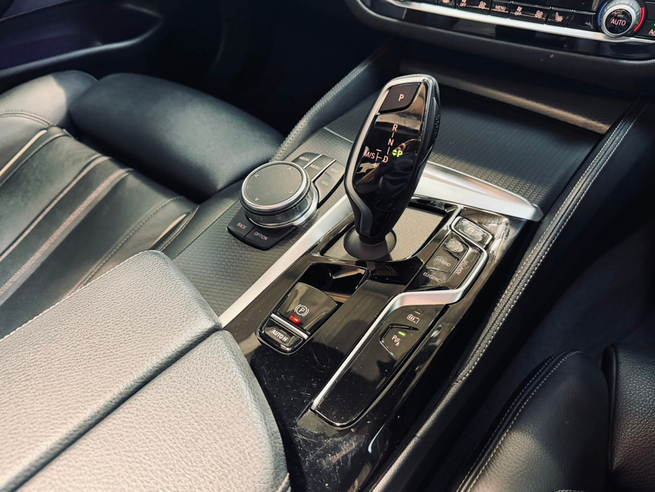 2022 BMW 5 Series 2L Petrol Plug-in Hybrid For Sale Images