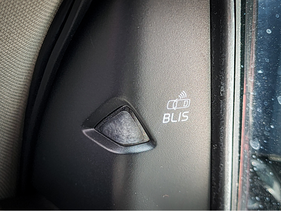 2013 Volvo V40 1.6L Petrol For Sale Images