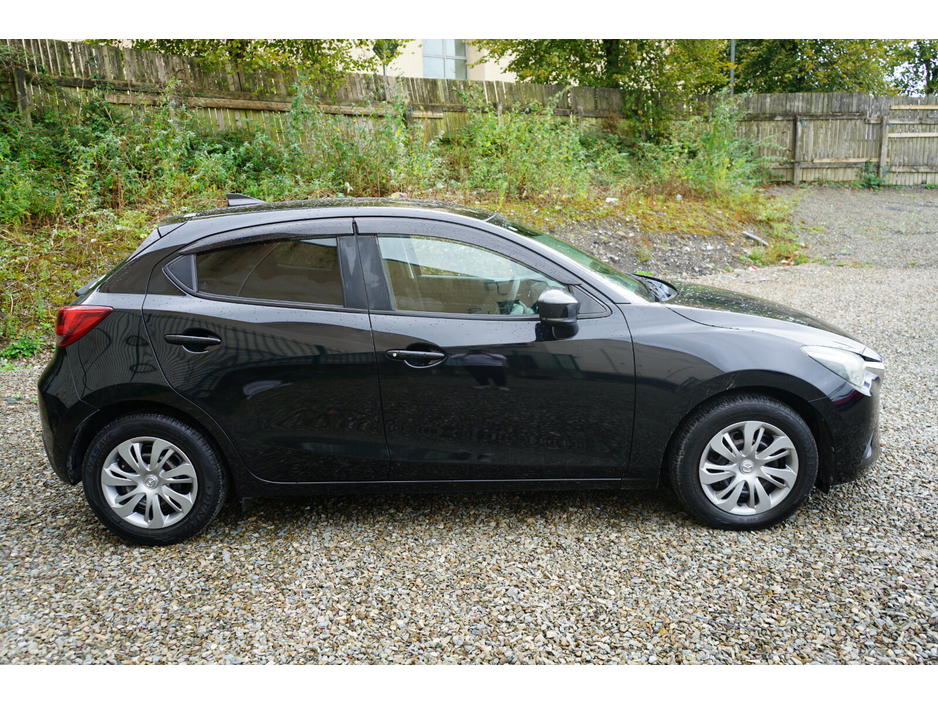 Mazda Demio — thumbnail 11