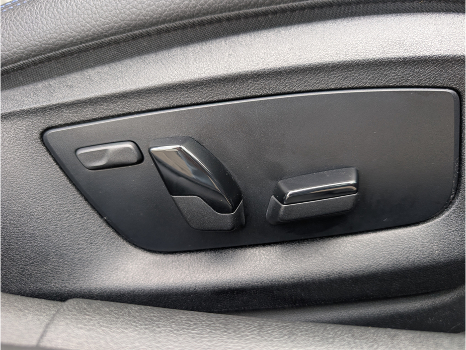 BMW 5 Series G30 530E M-SPORT AUTOMATIC 2.0 PETROL// FULL LEATHER HEATED FRONT SEATS//SAT NAV// — thumbnail 25