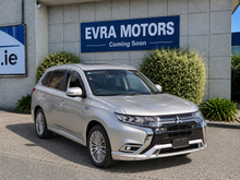 Mitsubishi Outlander G PLUS PKG 4WD PHEV HYBRID AUTOMATIC 2.4 PETROL //HIGH SPEC//LOW MILES//HALF LEATHER HEATED SEATS//REVERSE CAMERA//HEATED STEERING WHEEL//KEYLESS ENTRY//ADAPTIVE CRUISE CONTROL//