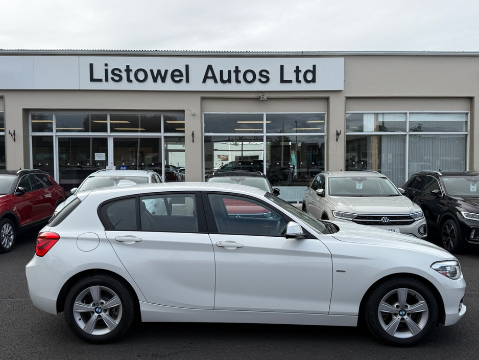BMW 1 Series SPORT 2.0 DIESEL AUTOMATIC *REAR VIEW CAMERA, 16 " ALLOYS, REVERSE SENSORS, CRUISE CONTROL, BLUETOOTH CONNECTIVITY, DUAL ZONE CLIMATE CONTROL, PUSH START/STOP BUTTON, SERVICE HISTORY* — thumbnail 3