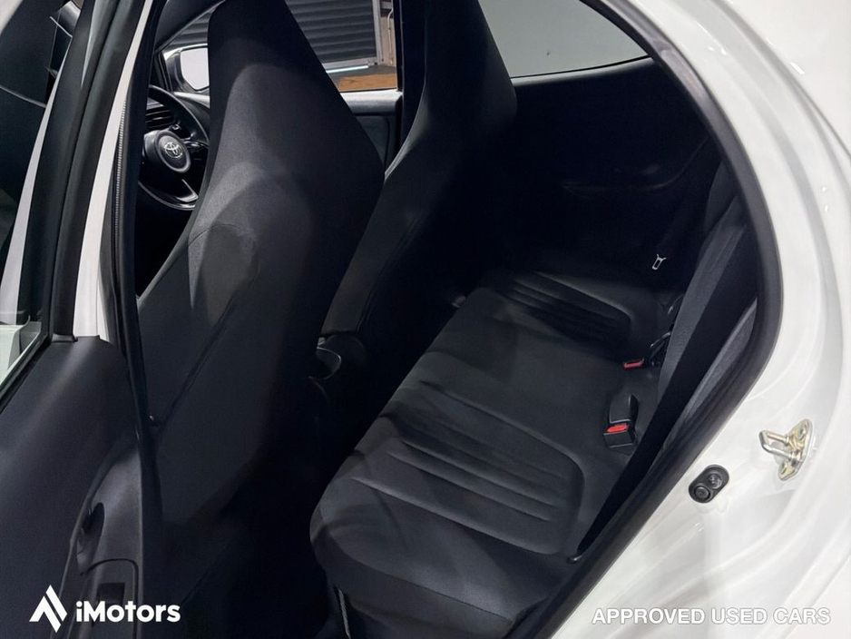 Toyota Yaris AUTOMATIC HYBRID X — thumbnail 13