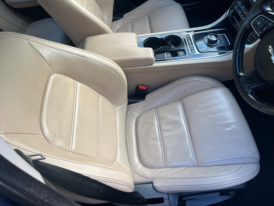 Jaguar XE 2.0 D Prestige Manual 180PS — thumbnail 14