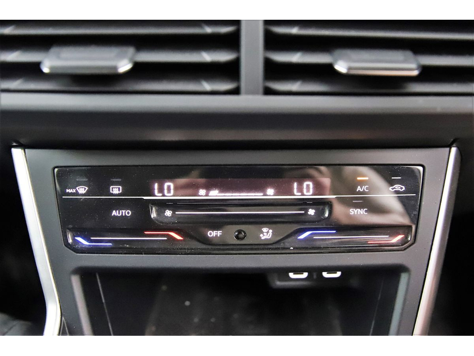 Volkswagen Polo 1.0 TSI DSG LIFE *CARPLAY*REVERSE CAM*PARK SENSORS* — thumbnail 22