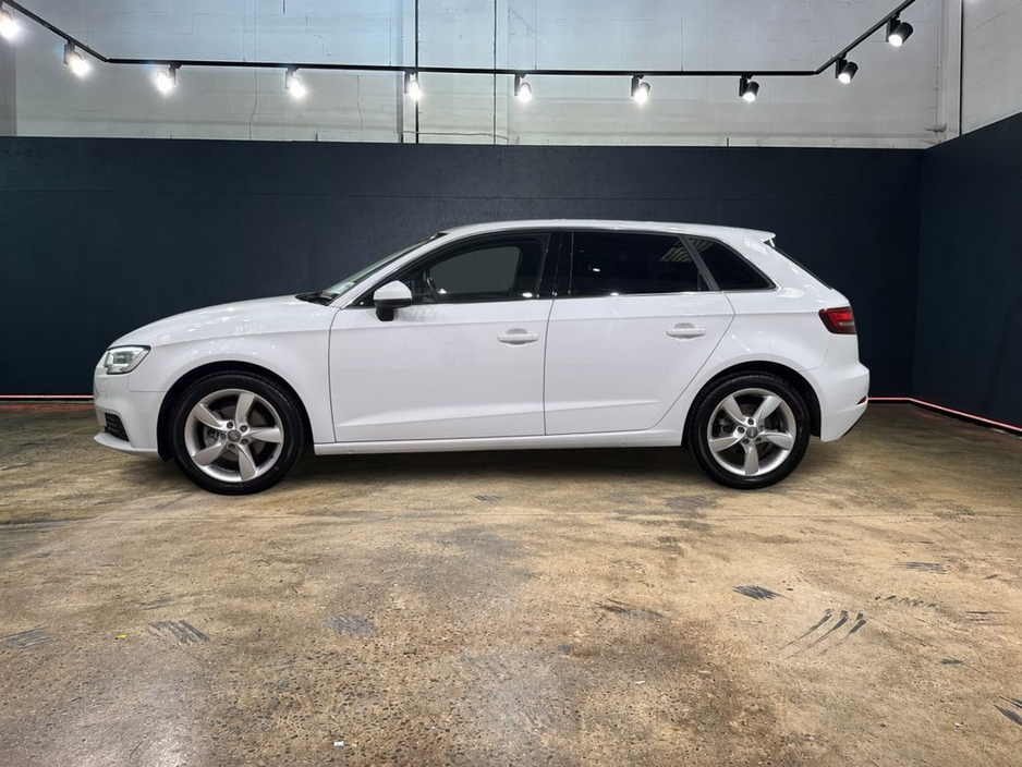 Audi A3 1.4 TSI AUTOMATIC - SIGNATURE EDITION - FACTORY ALLOYS - LOW MILEAGE — thumbnail 6