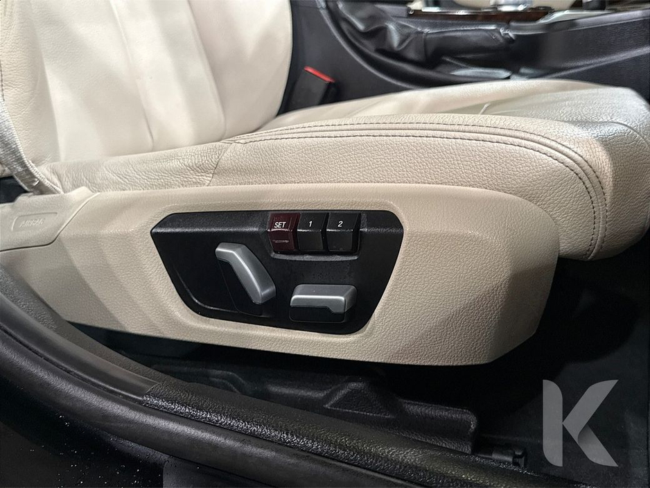 BMW 3 Series 330e 2.0 HYBRID - MULTI FUNCTION STEERING WHEEL - CRUISE CONTROL - LANE KEEP ASSIST - HEATING / AC CONTROLS - HEATED SEATS - REVERSE CAMERA - ELECTRIC — thumbnail 20